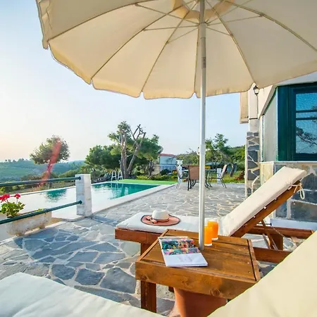 Villa Pefki *