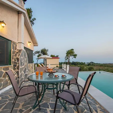 Villa Pefki *